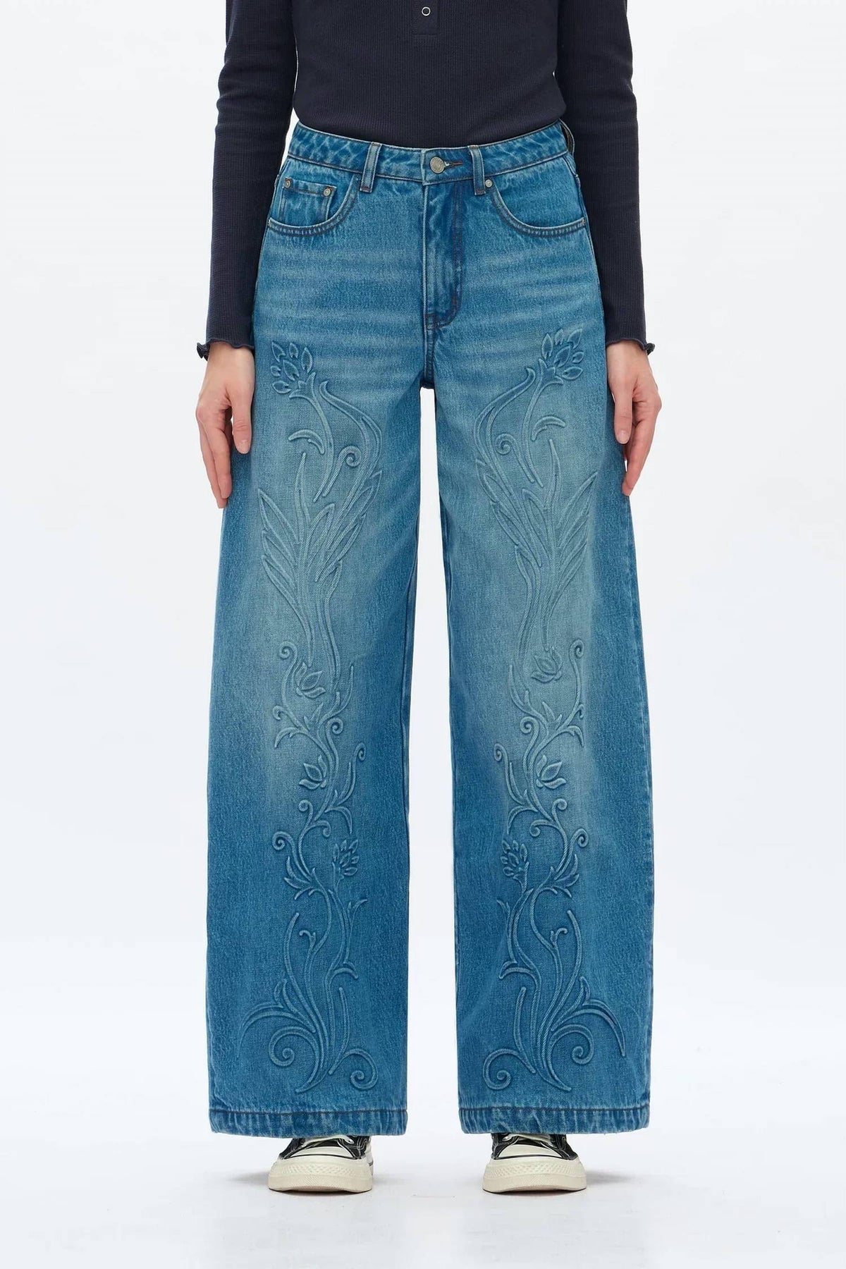 Wide Leg Curve Embossed Floral Jeans In Blue