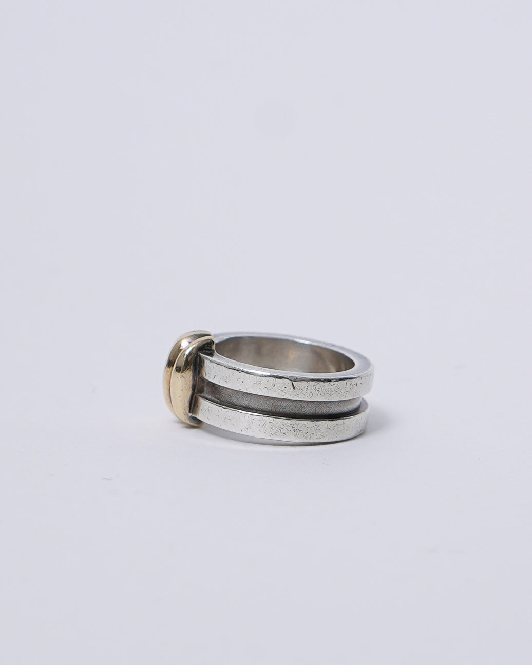 Silver x 18k Gold Grooved Ring / Size: 4.5