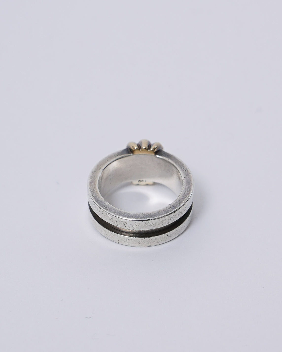 Silver x 18k Gold Grooved Ring / Size: 4.5