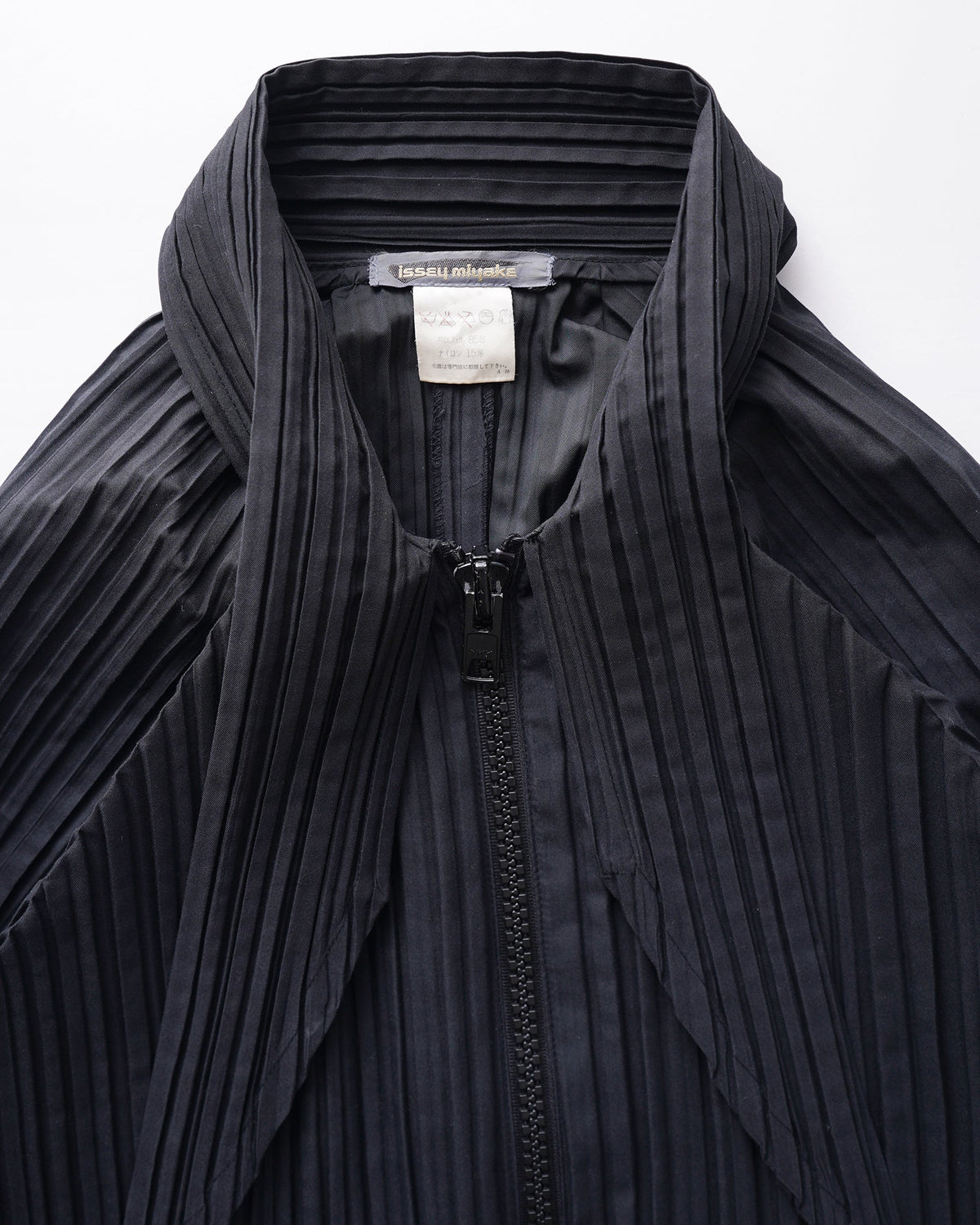 Bow Tie Pleated Zip-Up Jacket