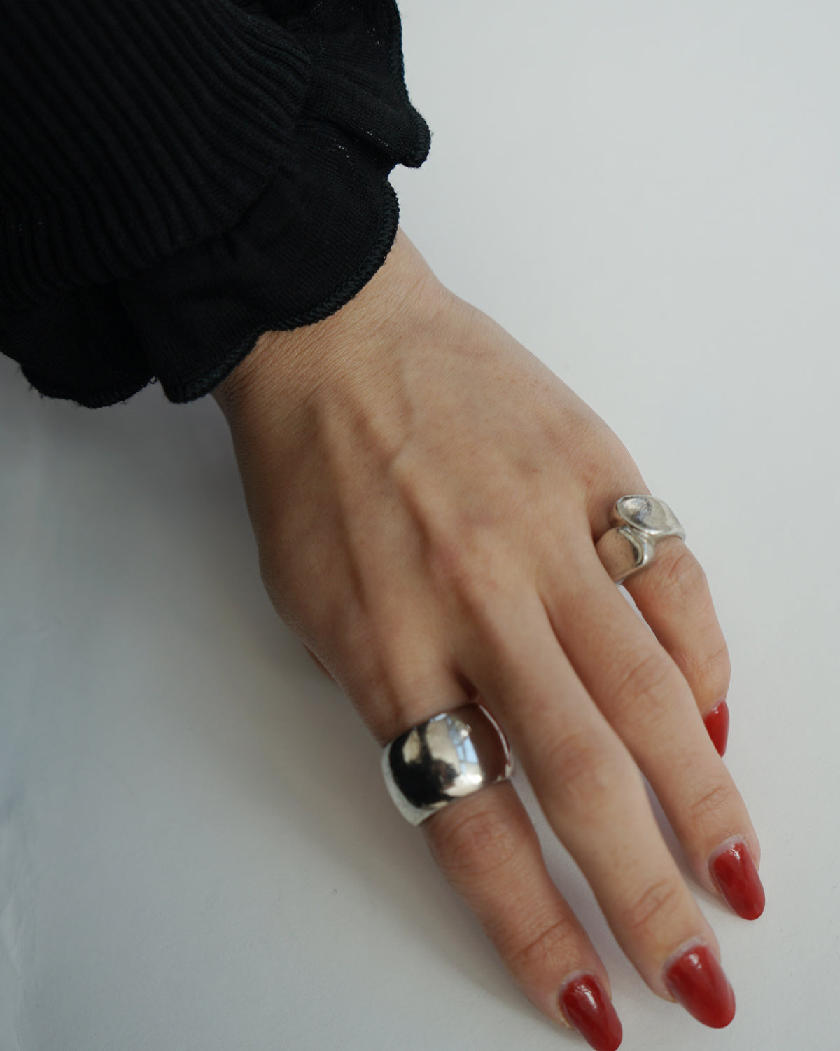 Silver Band Ring / size: 7
