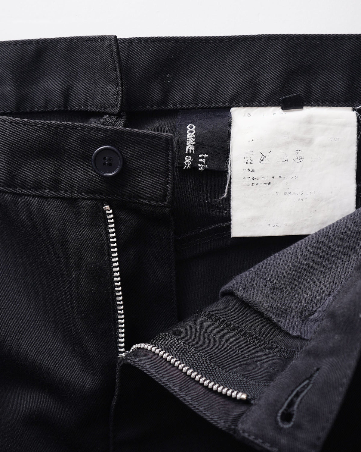Chinch Back Shorts / Size: W29