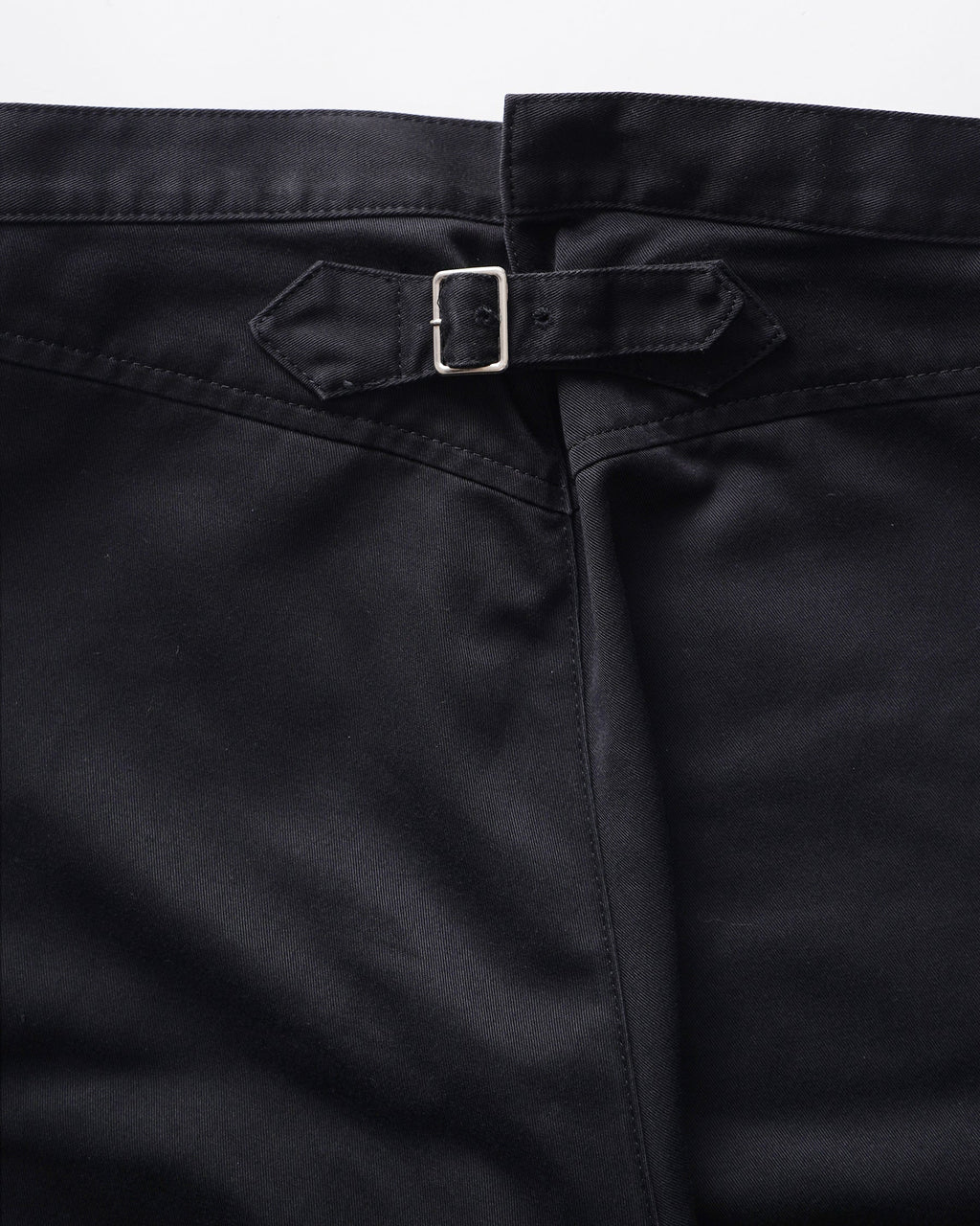 Chinch Back Shorts / Size: W29
