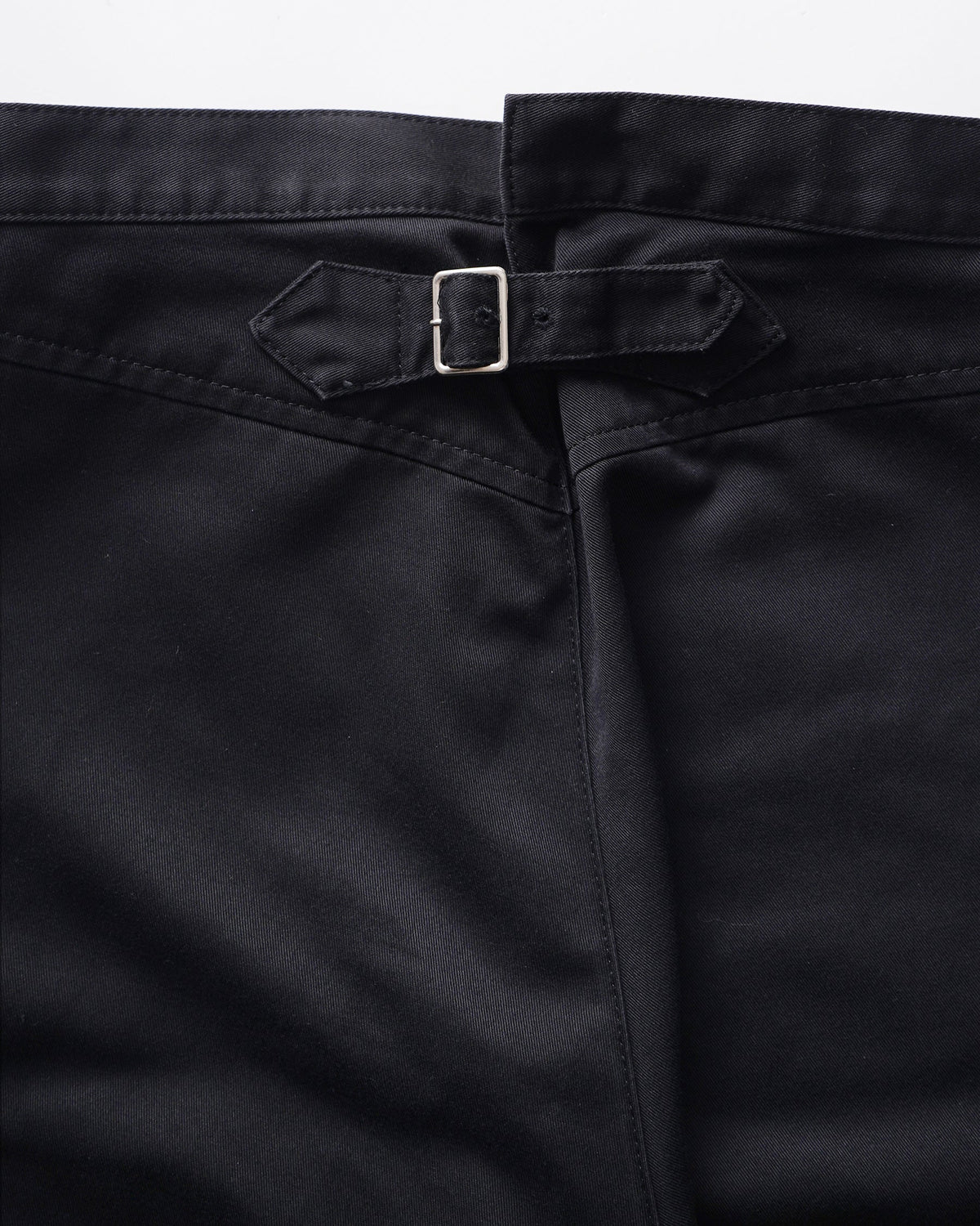 Chinch Back Shorts / Size: W29