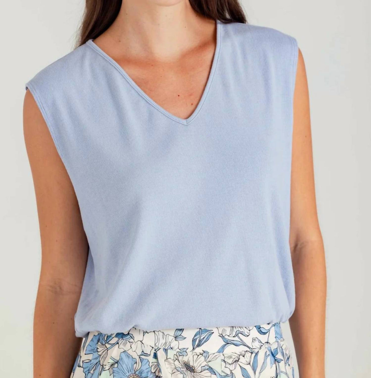 Karli Sleeveless V-Neck Tee In Airy Blue
