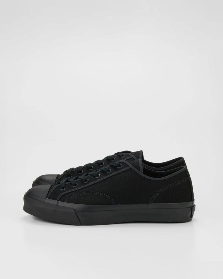 Low Trainer Shoes / Black Mono