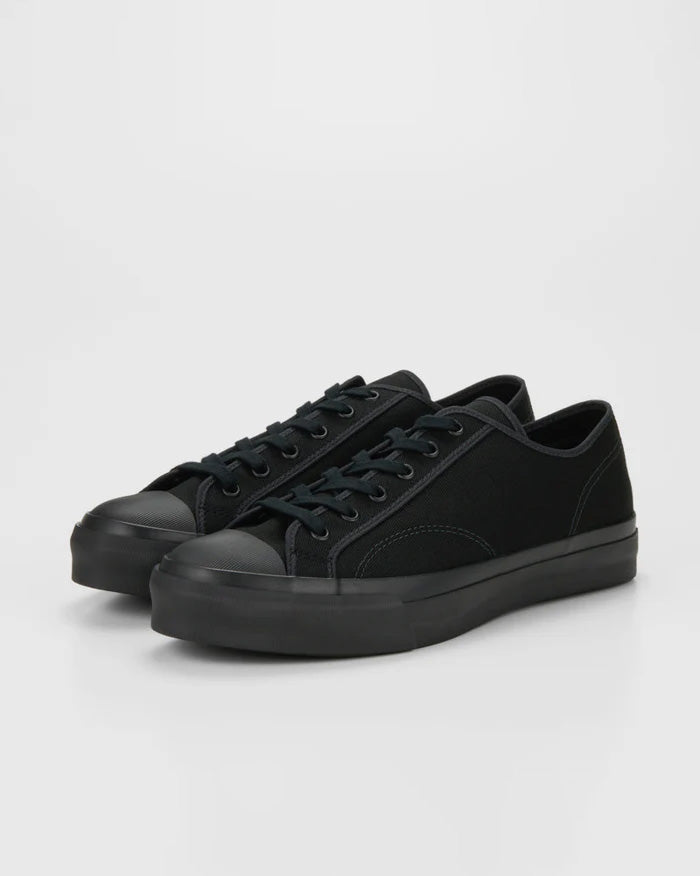 Low Trainer Shoes / Black Mono