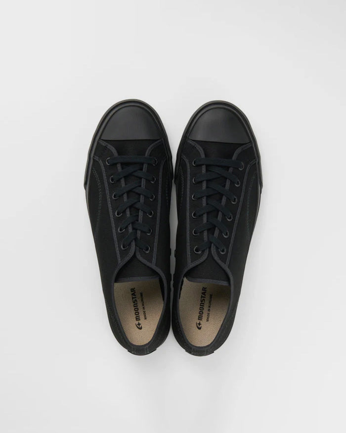 Low Trainer Shoes / Black Mono