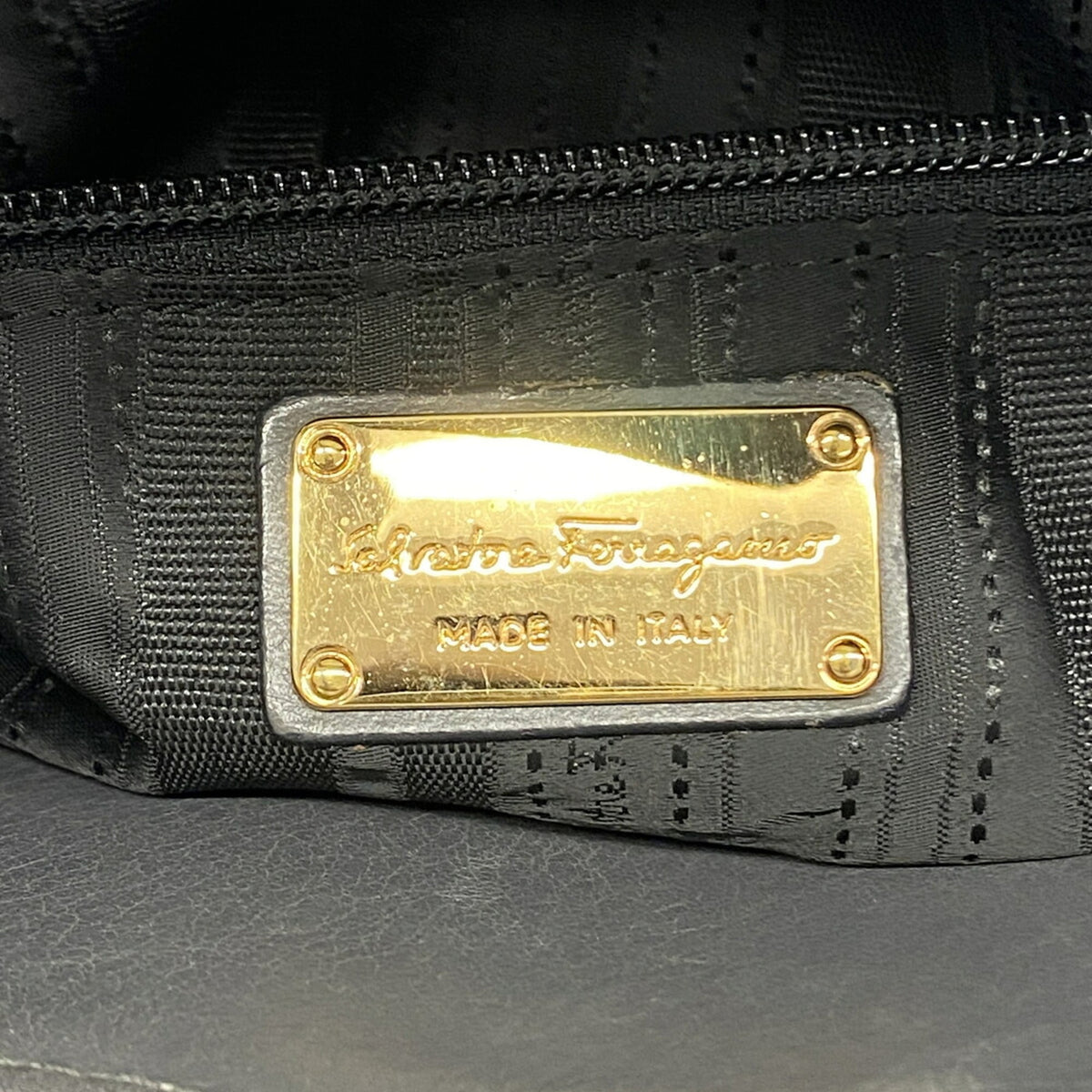 Salvatore Ferragamo Leather Handbag (Pre-Owned)