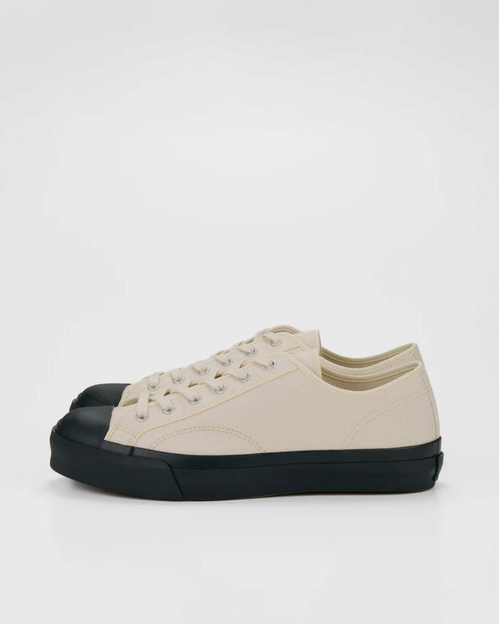 Low Trainer Shoes / Natural Black