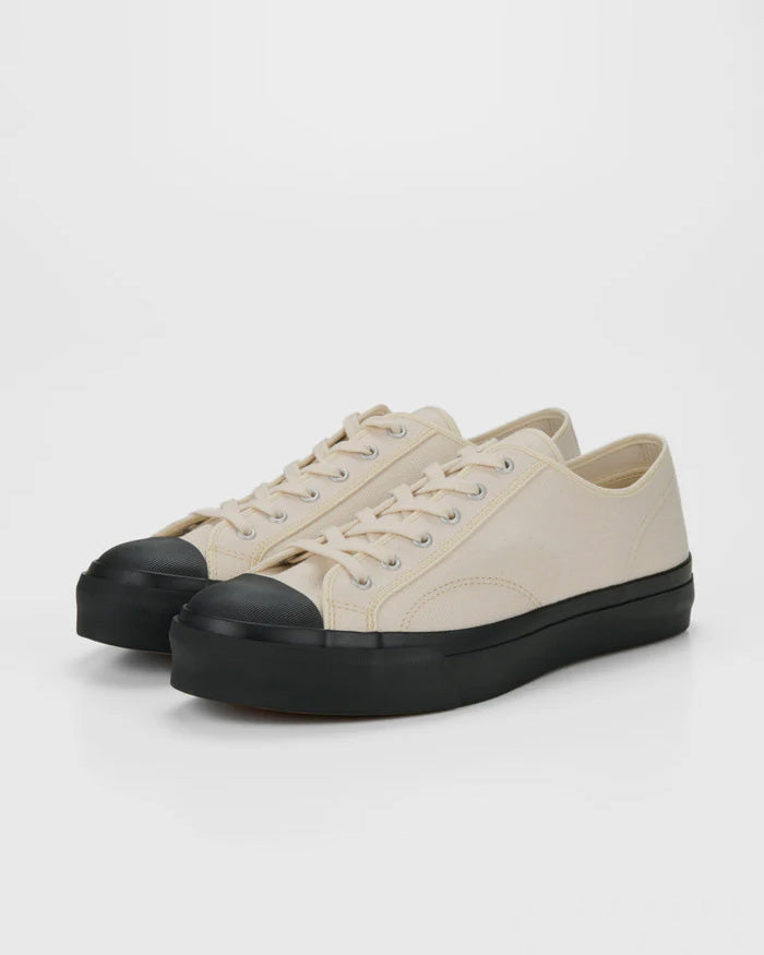 Low Trainer Shoes / Natural Black