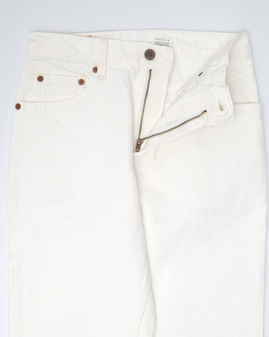 505 Tapered Fit White Denim Pants / size: 27