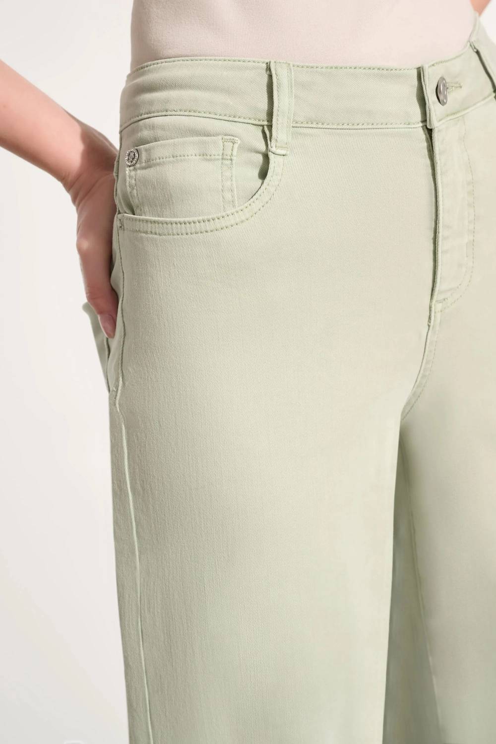 Wide Leg Frayed Cropped Jeans In Seafoam