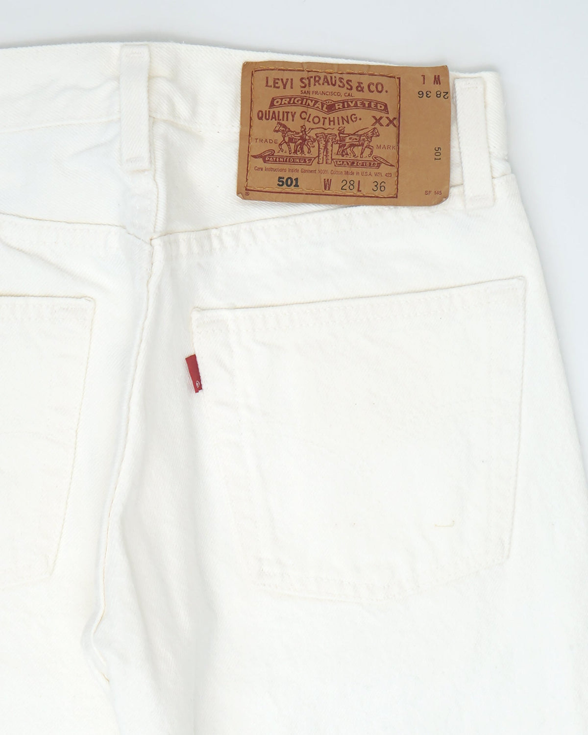 501 Straight Fit White Denim Pants / size: 27