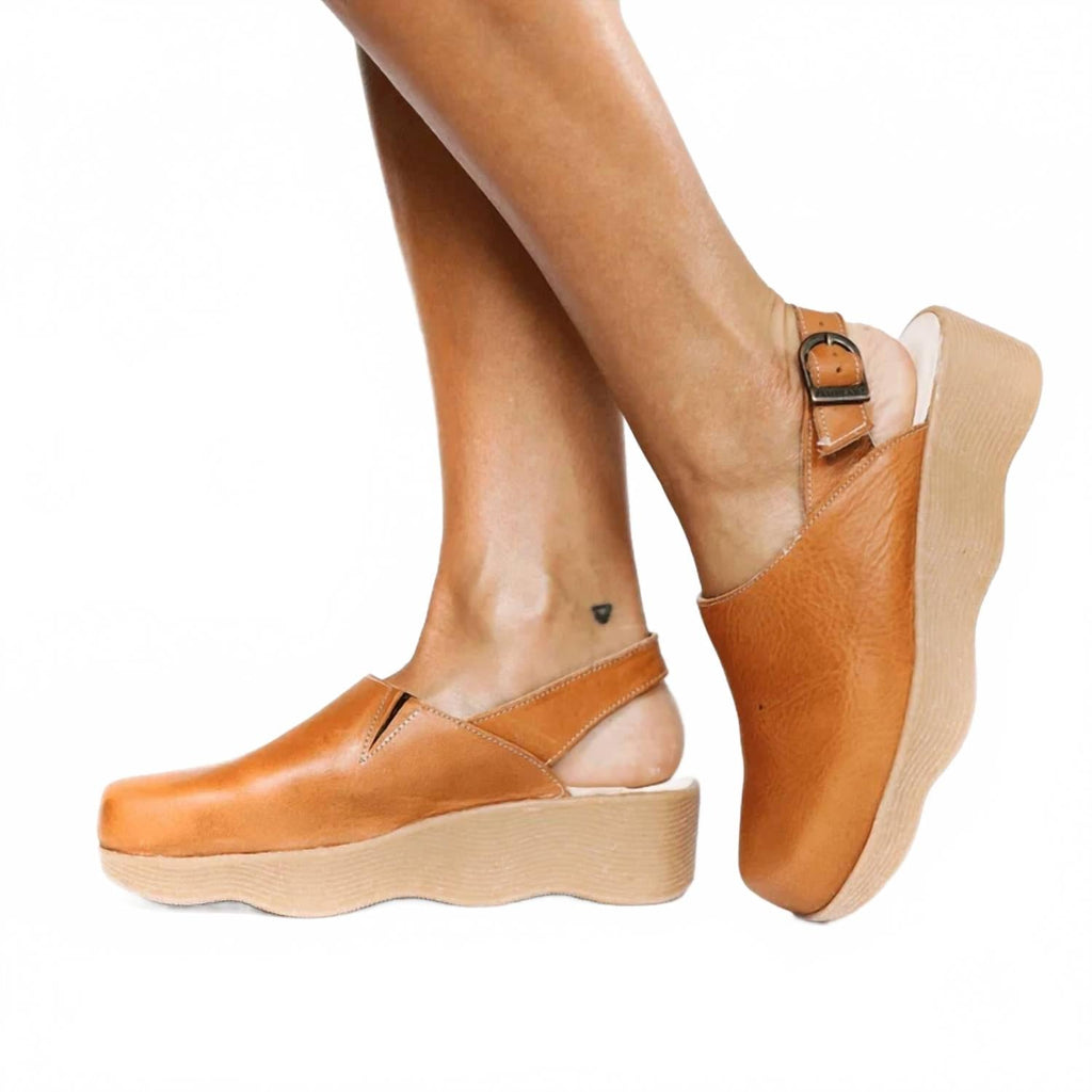Women's Heaven Clogs In Honey