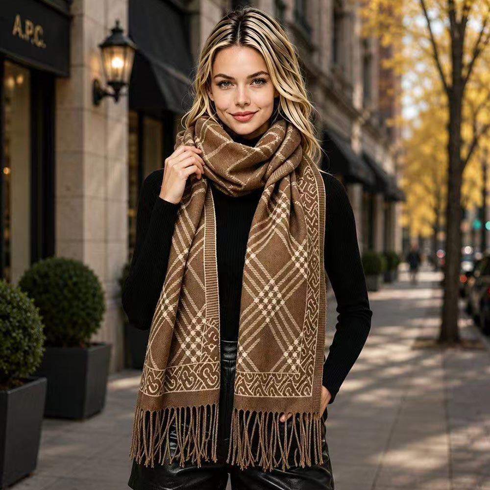 Geometric Plaid Pattern Fringe Scarf