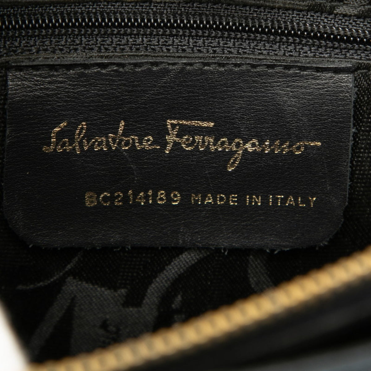 Salvatore Ferragamo Gancini Leather Shoulder Bag (Pre-Owned)