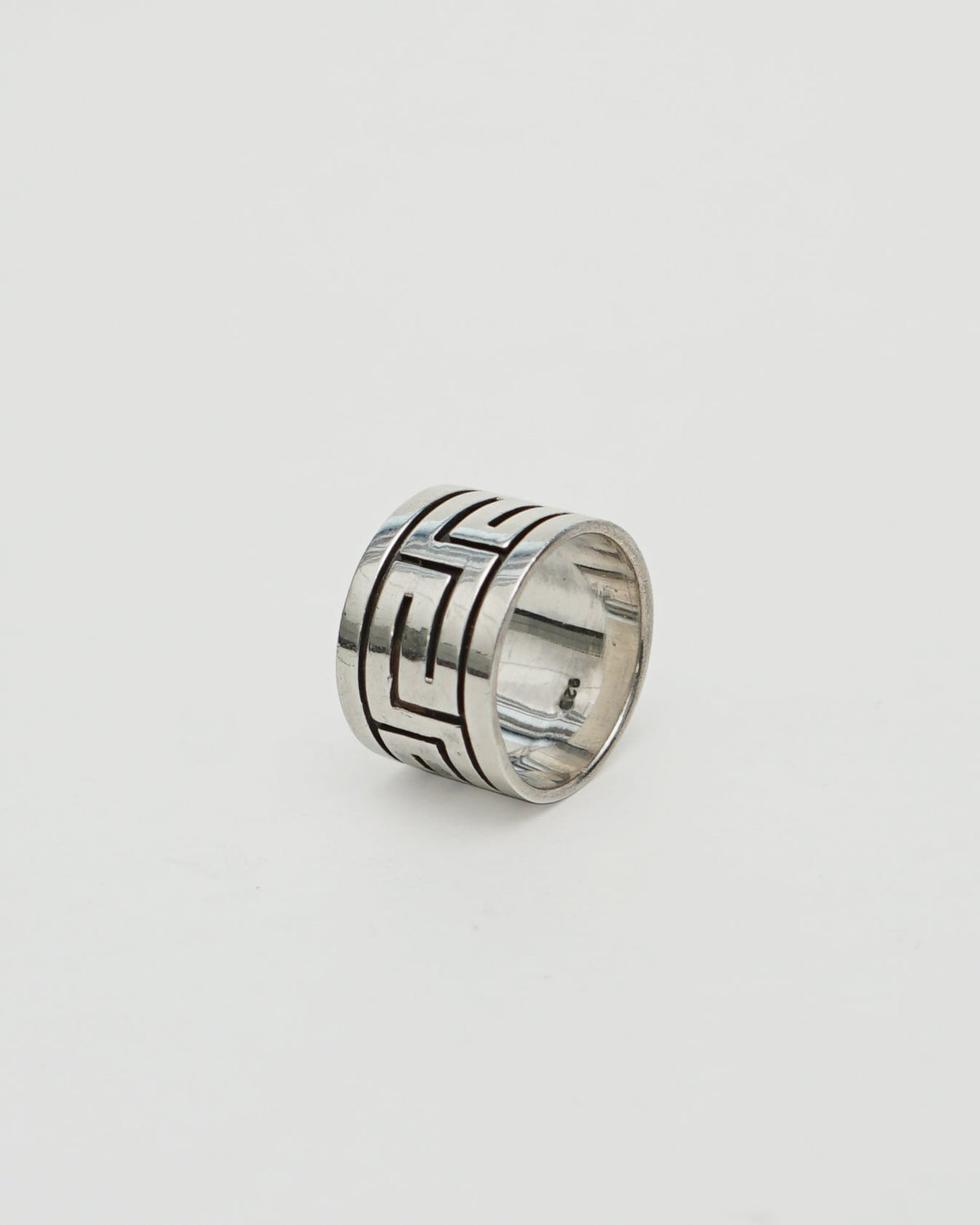 Silver Band Ring / Size: 8.25