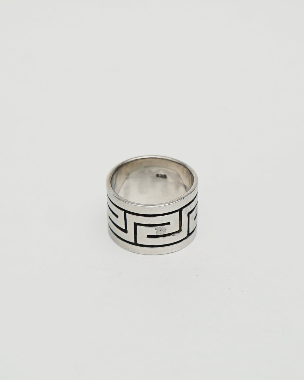 Silver Band Ring / Size: 8.25