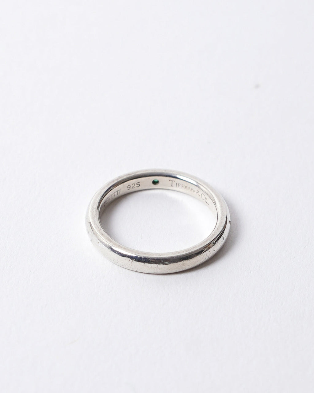 Silver Band Ring w/ Emerald / Size: 4
