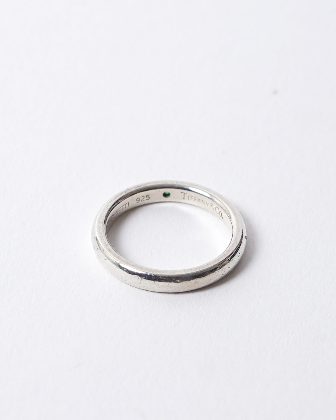 Silver Band Ring w/ Emerald / Size: 4