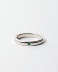 Silver Band Ring w/ Emerald / Size: 4