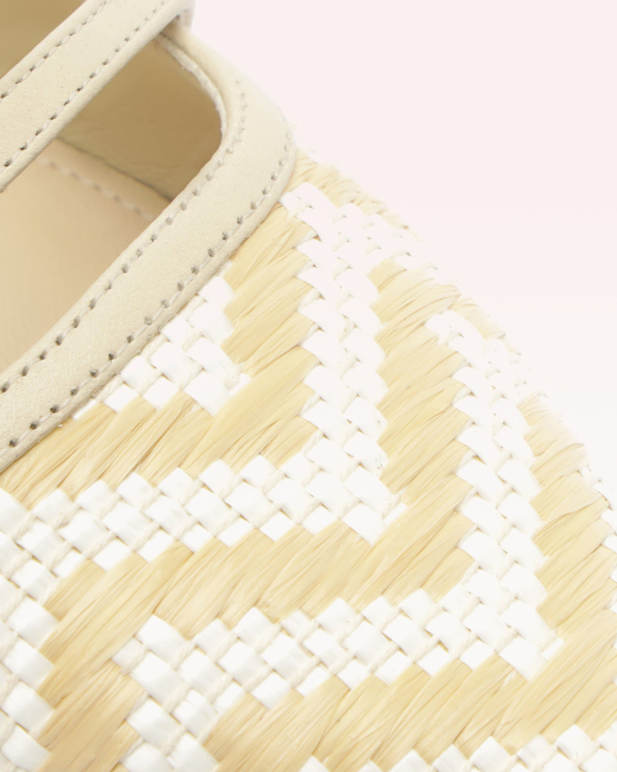 Tita Raffia Zig Flat Eggshell