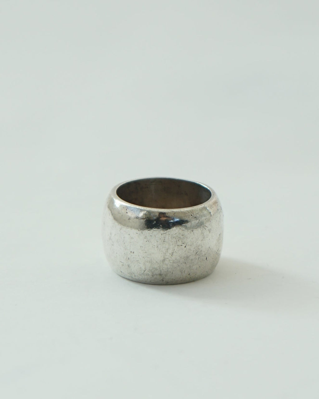 Silver Band Ring / size: 7