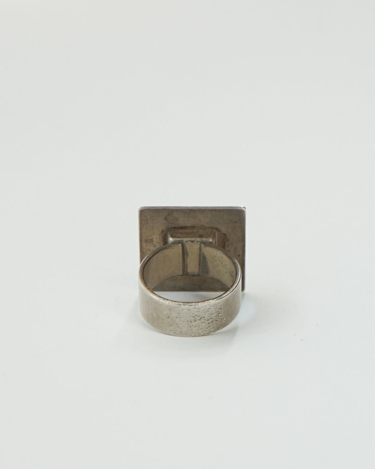 Silver Ring w/ Black Pearl / size: 5.5