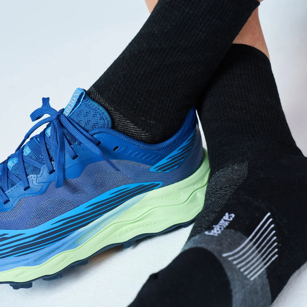 Feetures Merino 10 Max Cushion Mini Crew