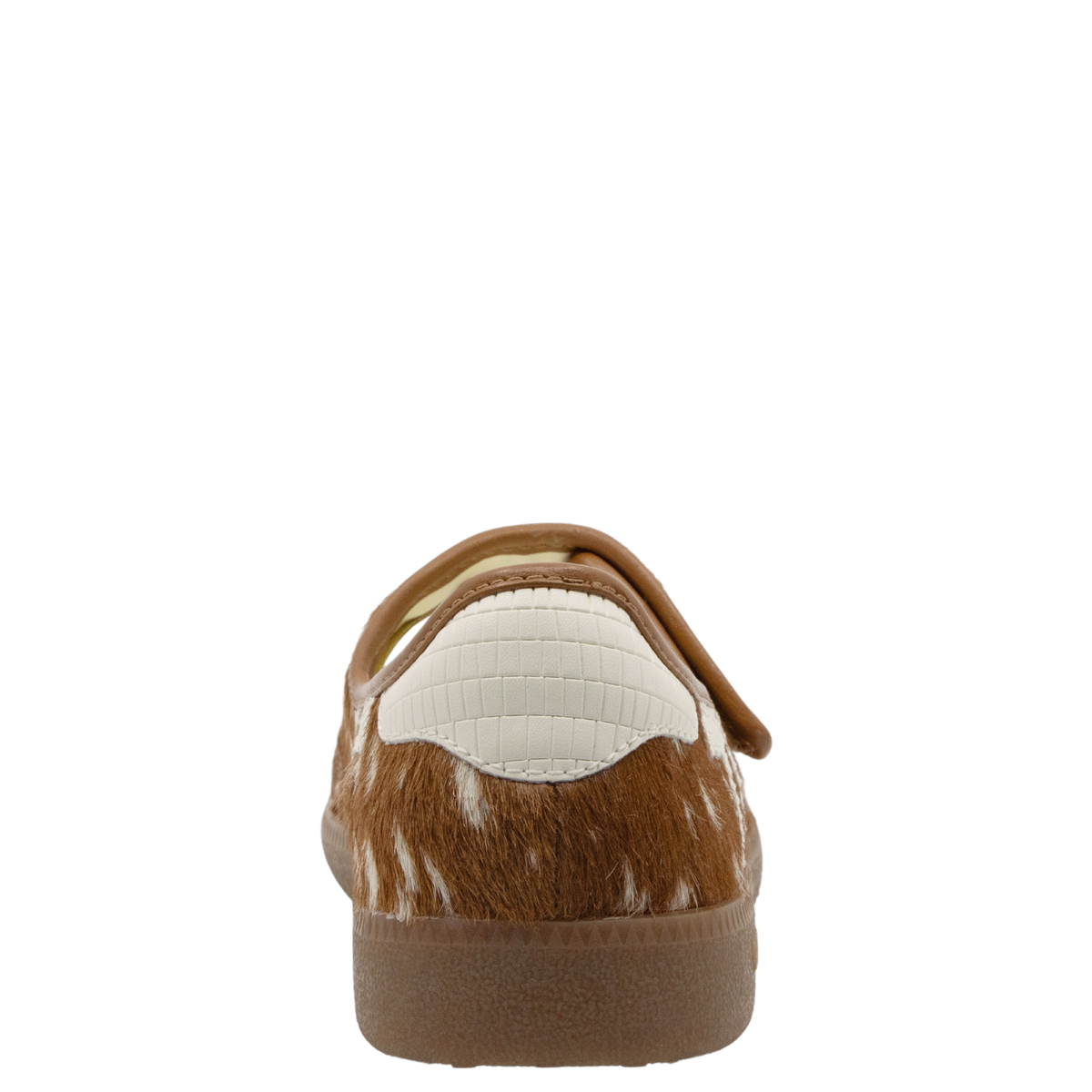AYA in SIKA MILK Sneakerina