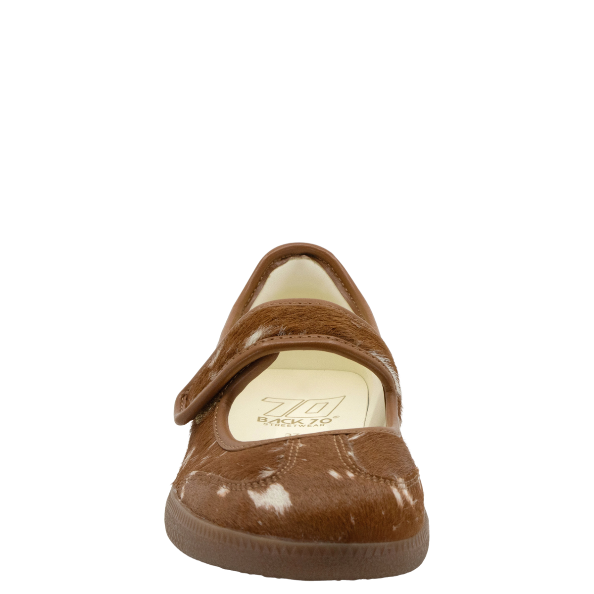 AYA in SIKA MILK Sneakerina