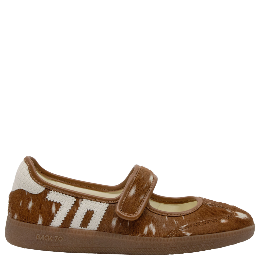 AYA in SIKA MILK Sneakerina