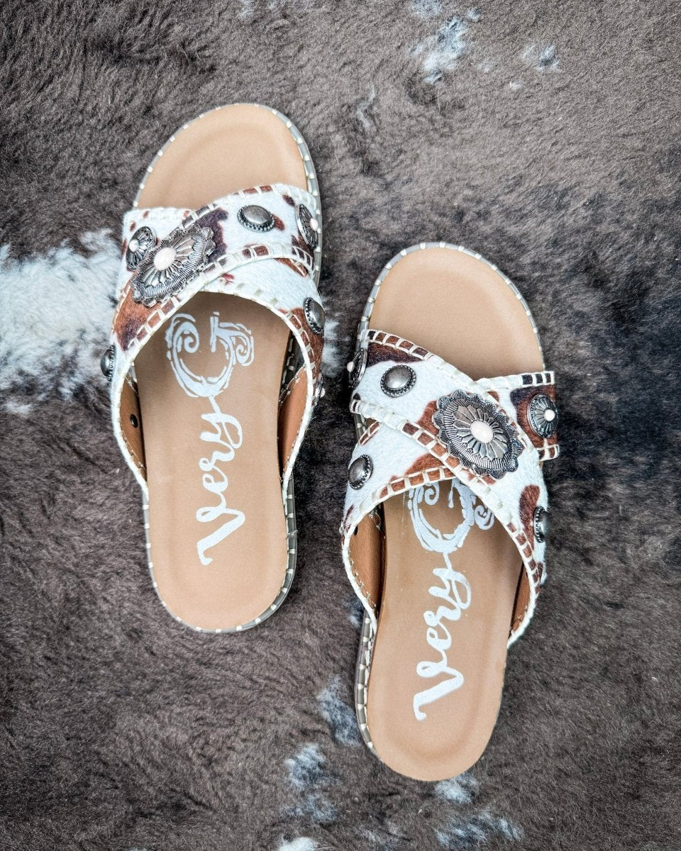 Betsy Concho Sandal in Cream and Tan by Very G