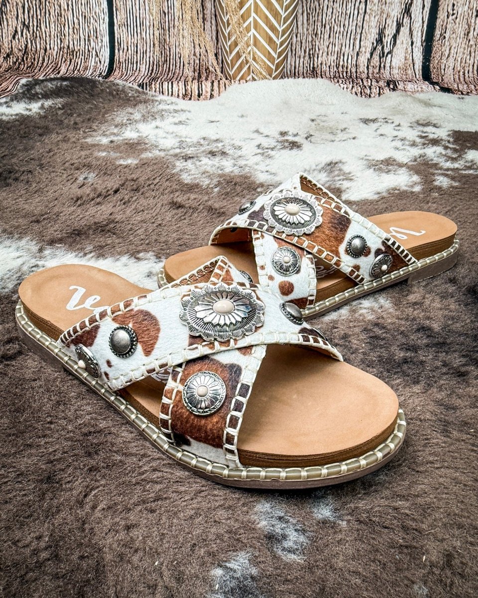 Betsy Concho Sandal in Cream and Tan by Very G