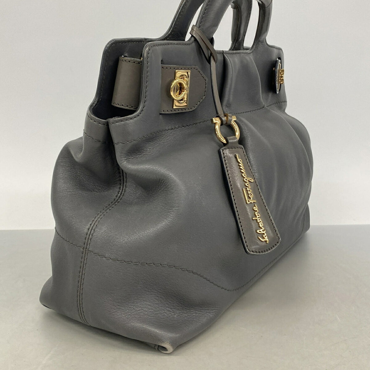 Salvatore Ferragamo Leather Handbag (Pre-Owned)