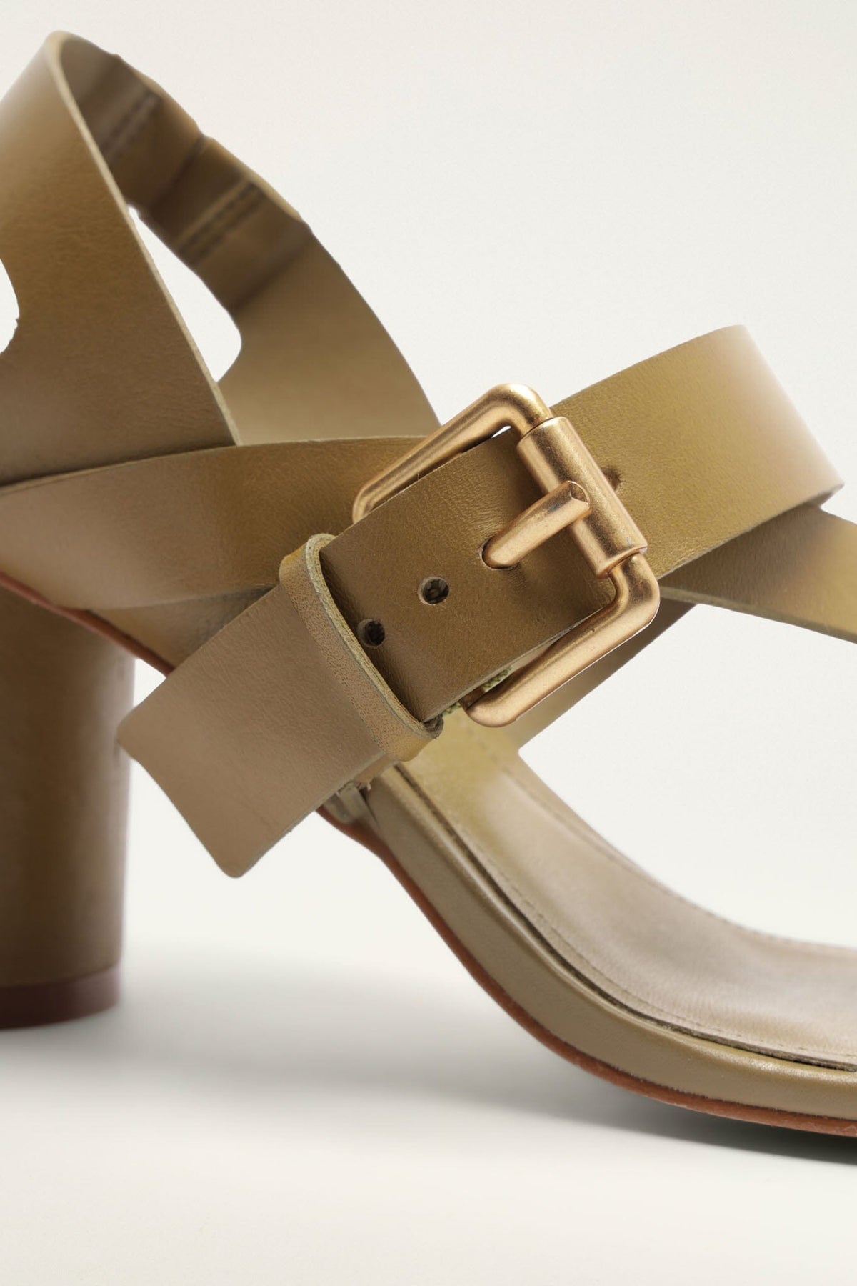 Buckle Block Helled Sandal