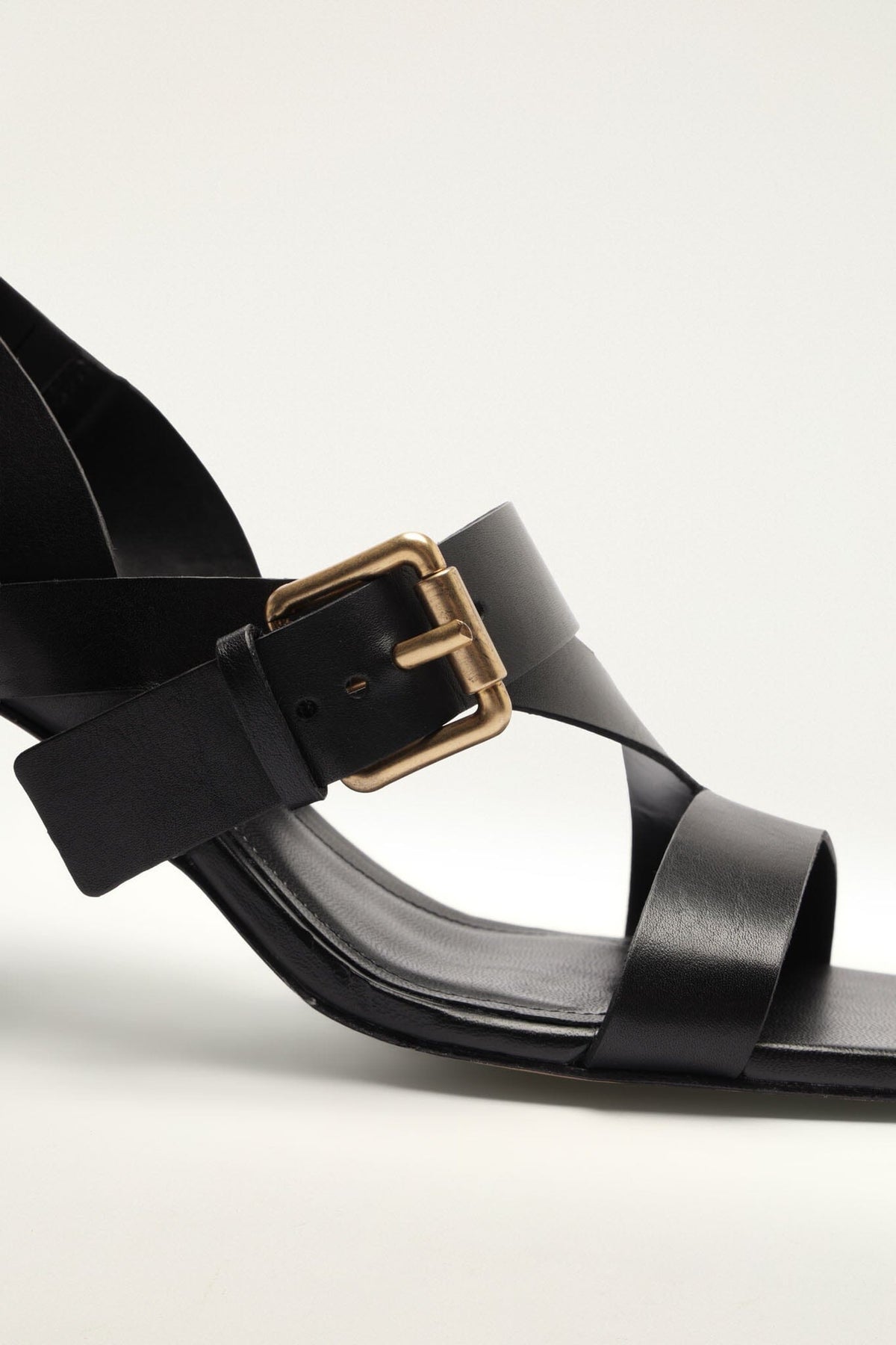 Buckle Block Helled Sandal