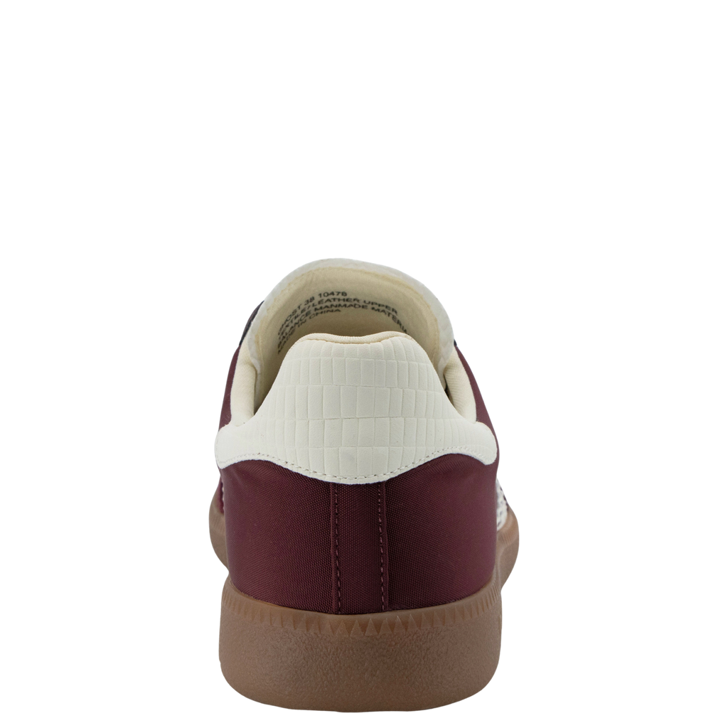GHOST in WINE MILK Sneakers