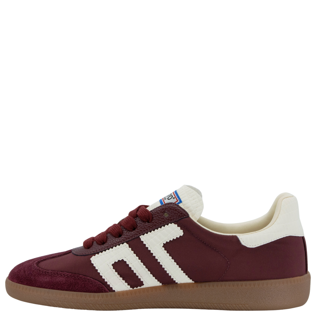 GHOST in WINE MILK Sneakers