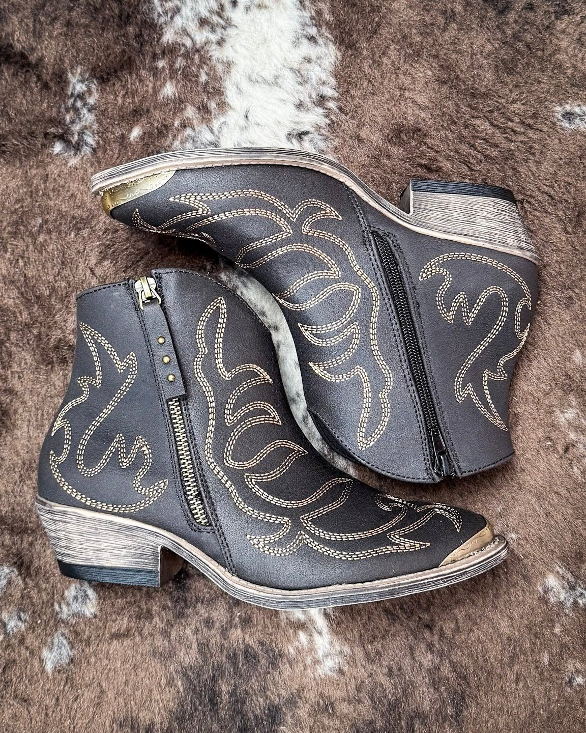 Very G - Tazz Ankle Bootie in Black