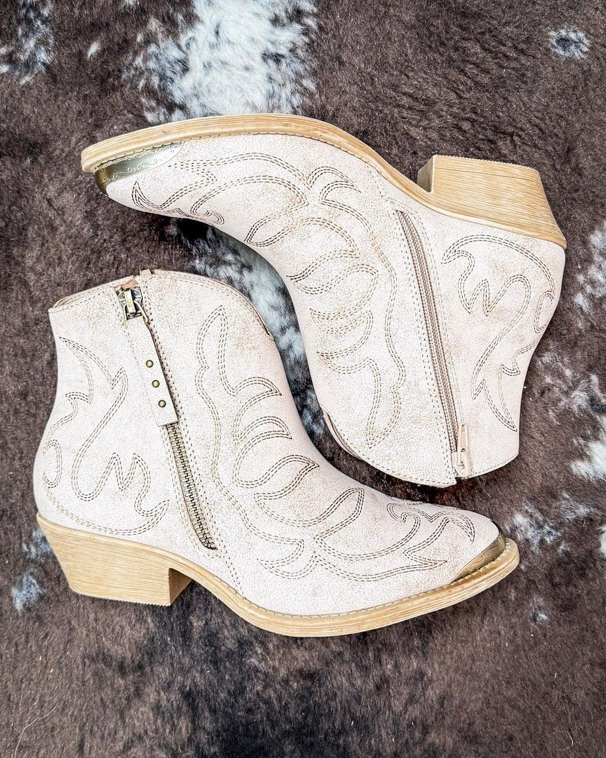 Very G – Tazz Ankle Bootie in Taupe