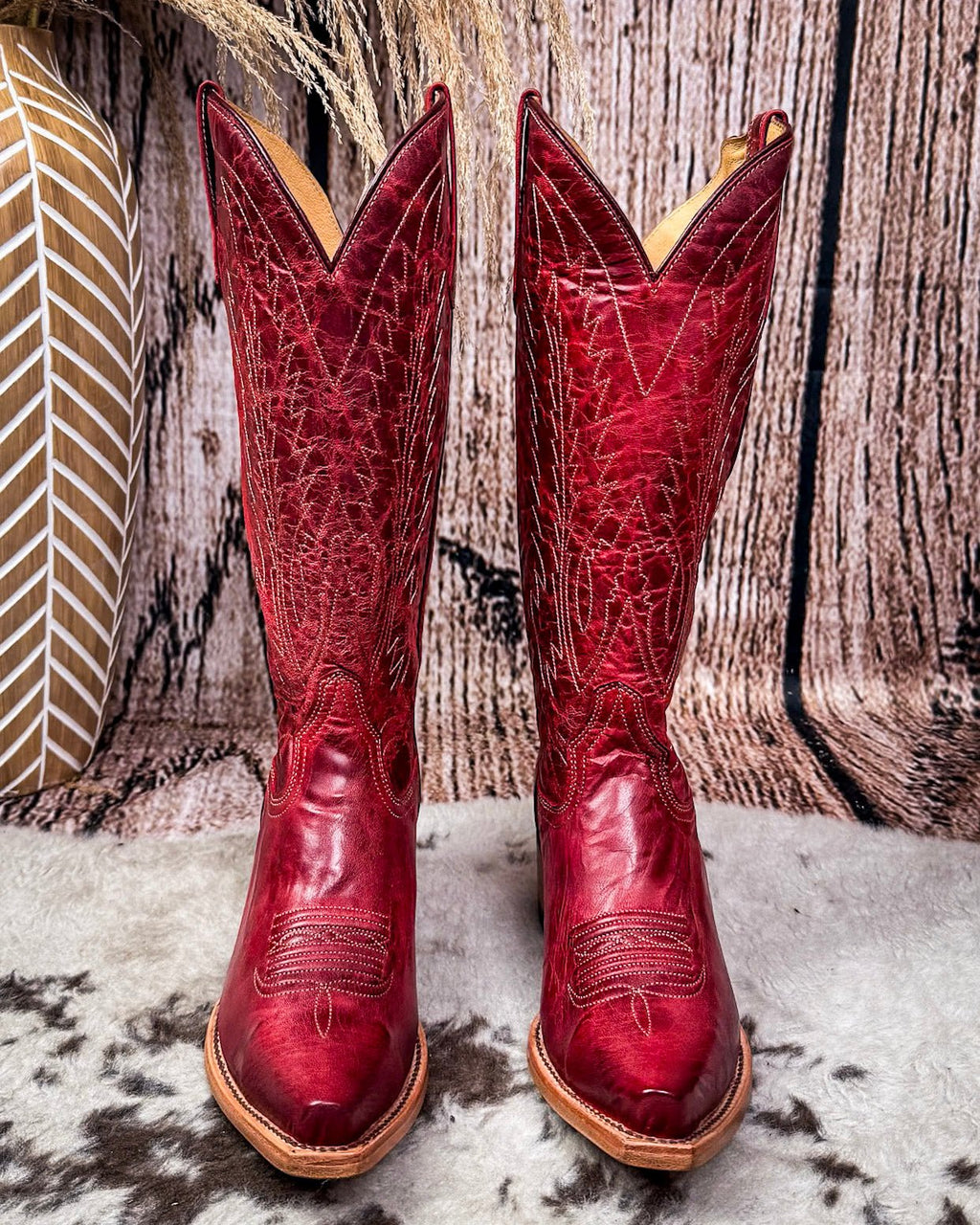 Victoria Black Star Leather Boots - Cranberry