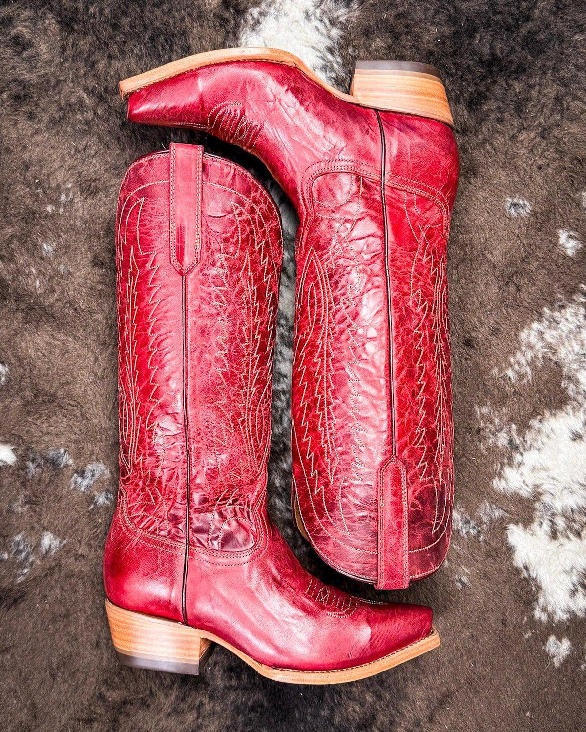Victoria Black Star Leather Boots - Cranberry