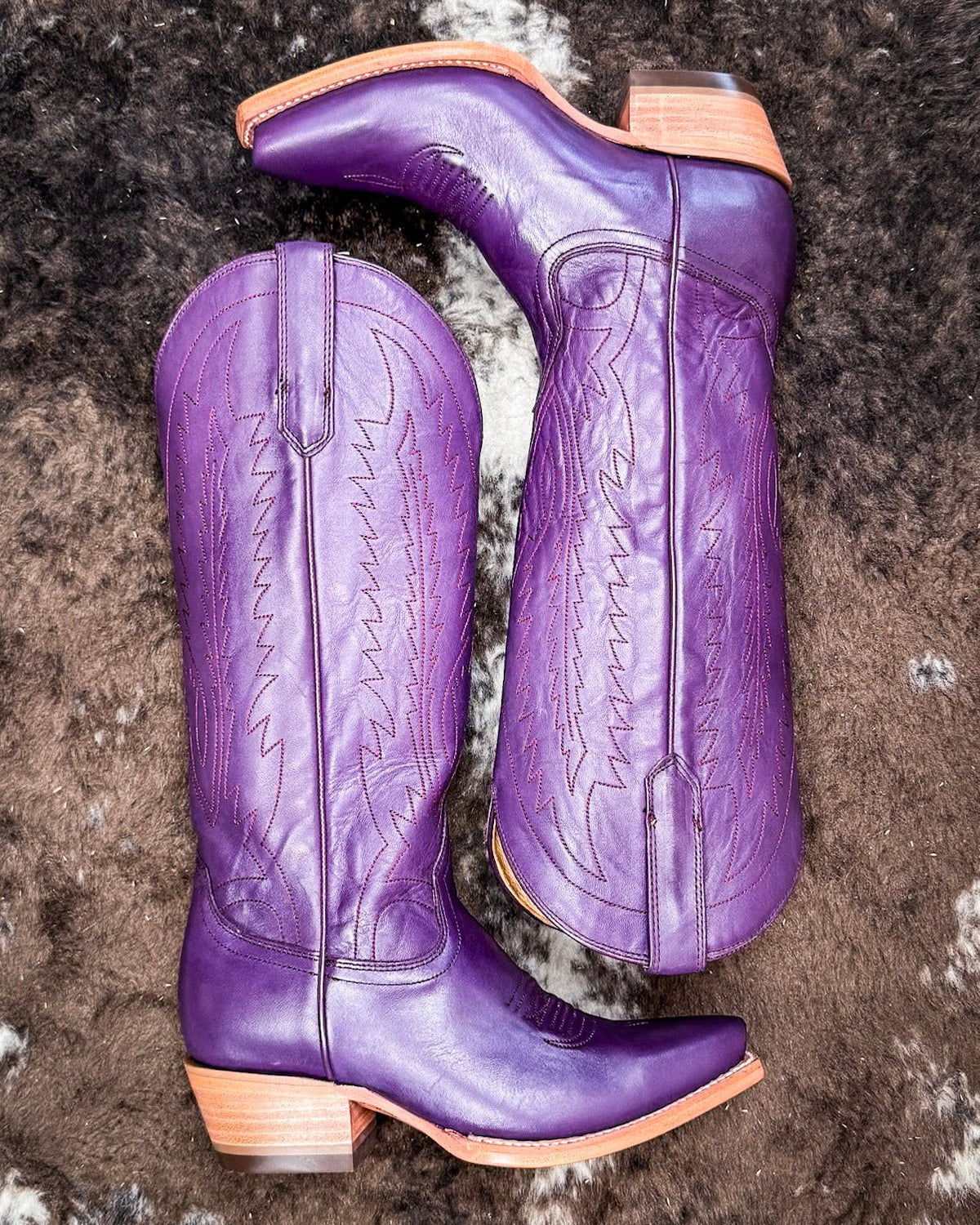 Victoria Black Star Leather Boots - Plum