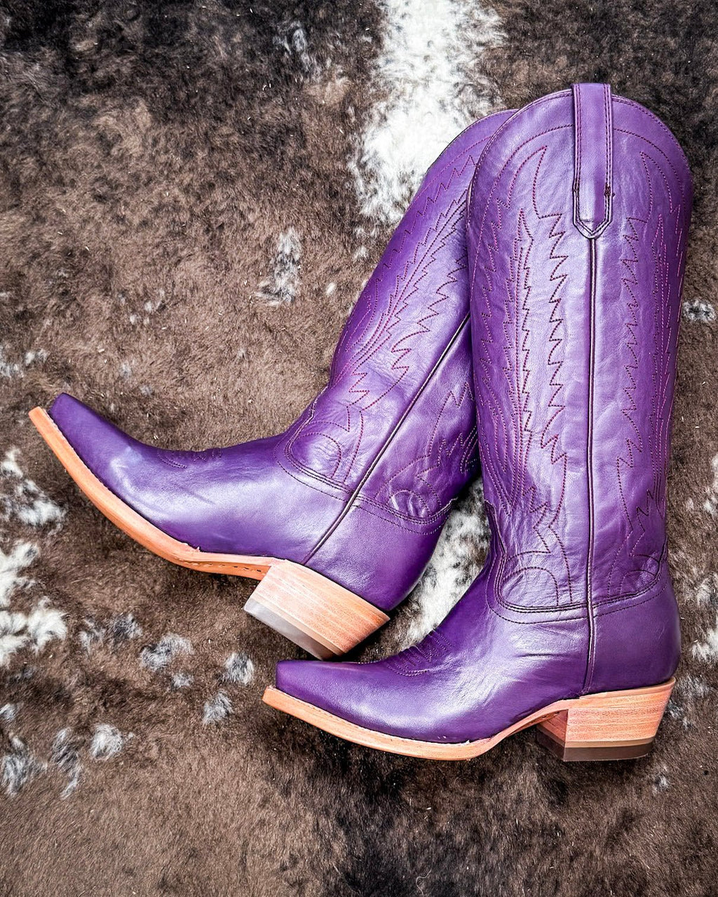 Victoria Black Star Leather Boots - Plum