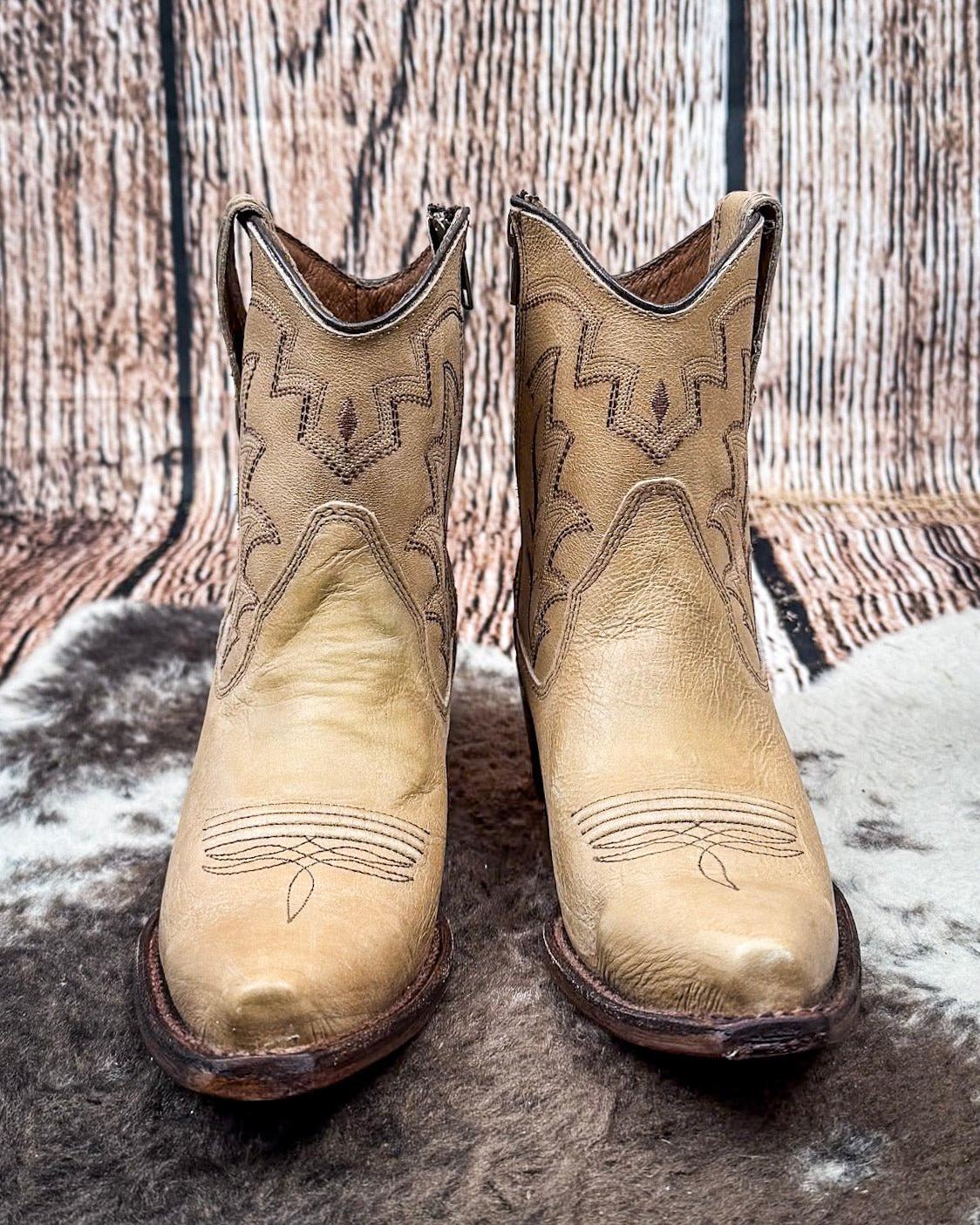 Wylder Rose Circle G Boot
