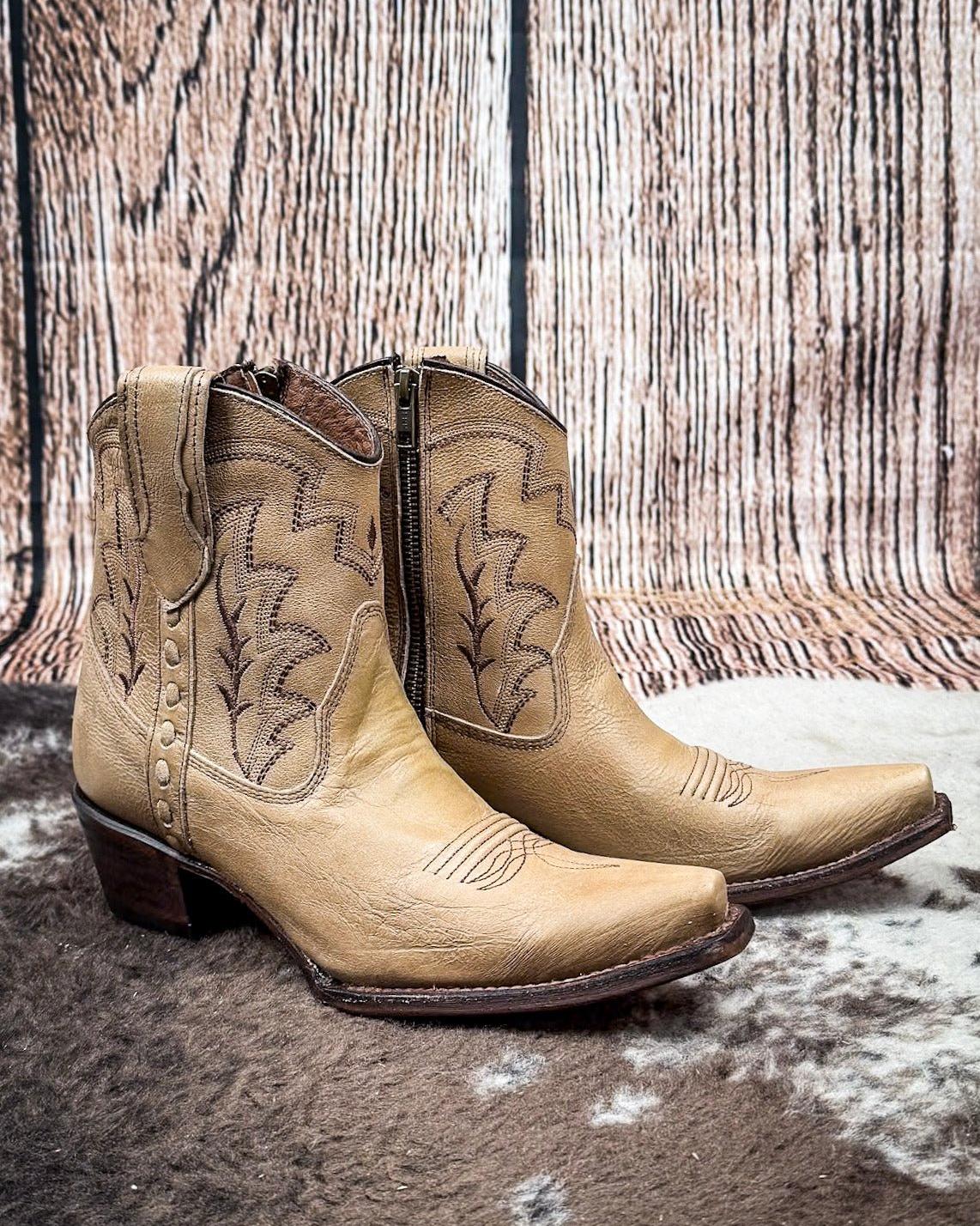 Wylder Rose Circle G Boot